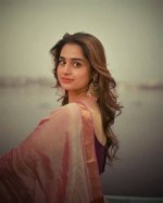 Ayesha Khan: the Versatile Star of Pakistan's Entertainment Industry
