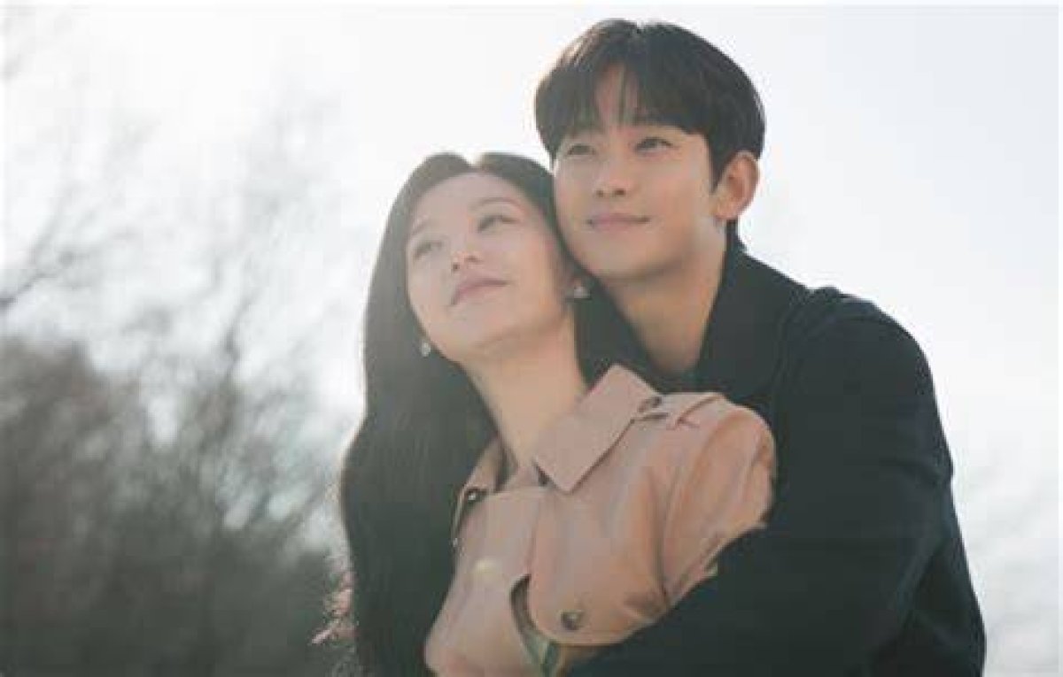 Exploring the Enigmatic Love Life of Kim Soo-Hyun in 2023