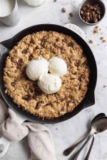 Indulge in the Delightful Crumbl Oatmeal Skillet Cookie