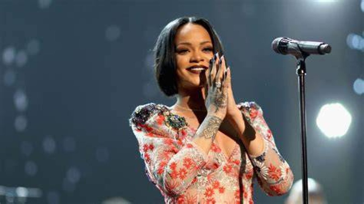 Rihanna's 10 Best (And Worst, If That's Even Possible) Songs of All Time Ranked