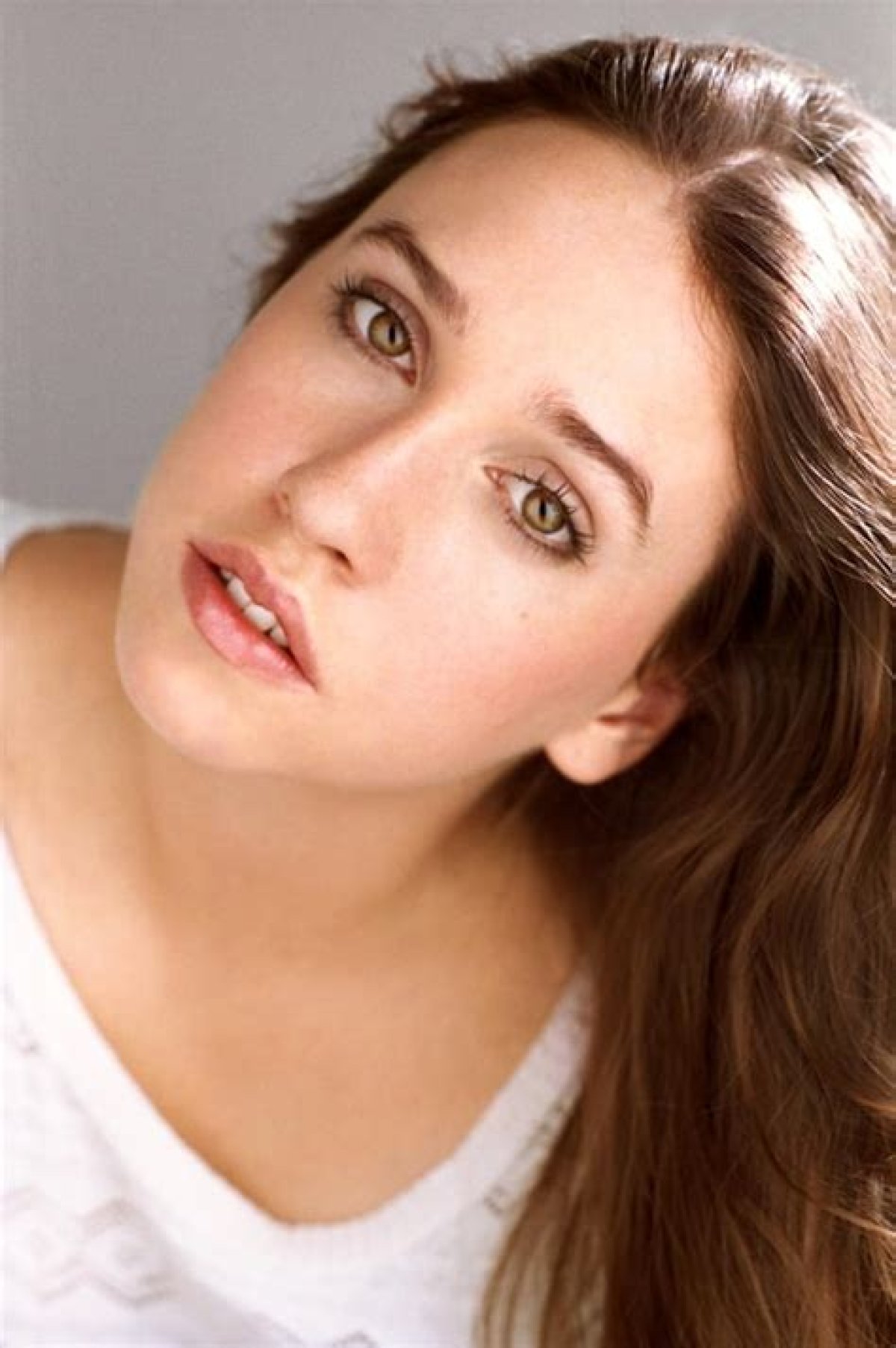 The Ultimate Guide to Sarah Sutherland: Biography, Career, and Net Worth