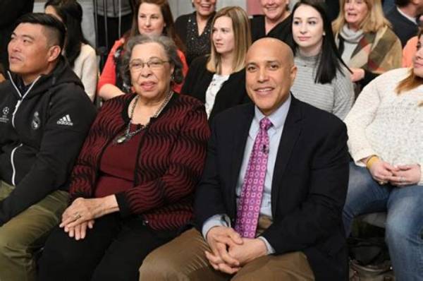 Who Are Cary and Carolyn Booker? Everything About the Us Senator Cory Booker Parents and Nationality